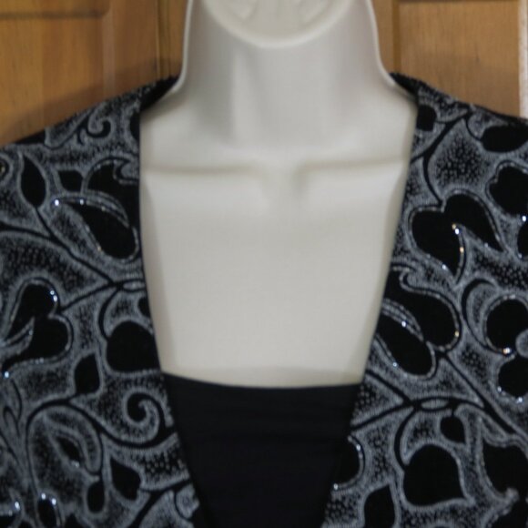 Alex Evenings Black/White/Silver Knit Top Metallic Thread Size Petite Medium - Picture 2 of 9